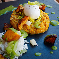 Dahl de lentilles de corail, riz basmati et œuf mollet